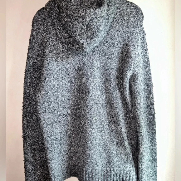 Men’s Old Navy size small hooded sweatshirt. Super warm + cozy. Grey. Like new! - Picture 4 of 7